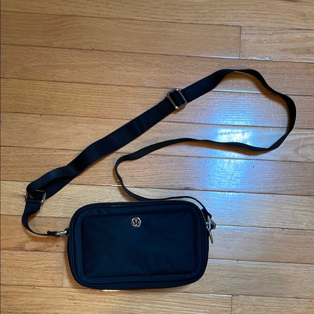 Lululemon Black Belt Bag with Adjustable Straps and Modern Design